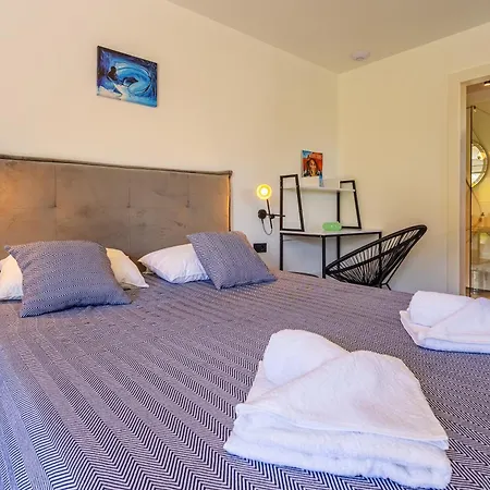 Morus Alba Villa Zupanje
