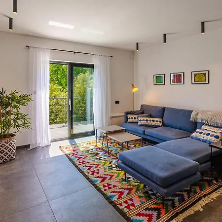 Morus Alba Villa