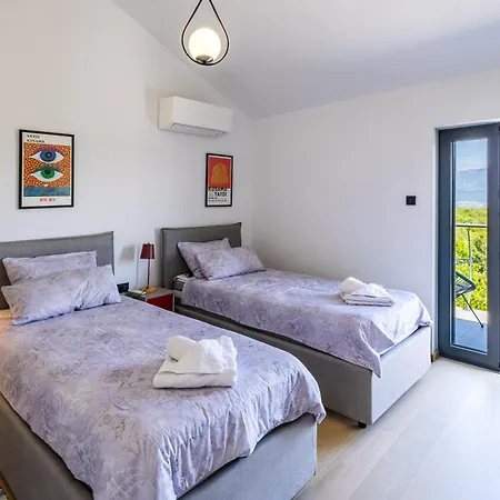 Morus Alba Villa *