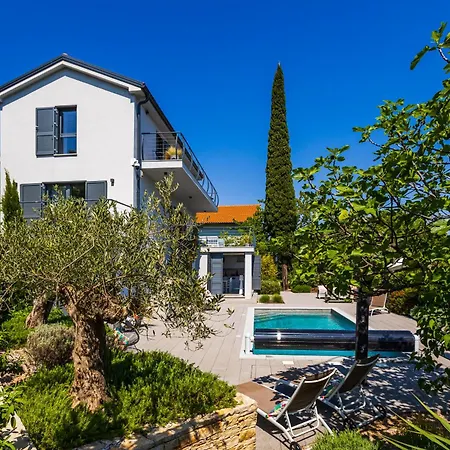Morus Alba Villa